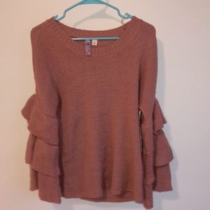 Cozy sweater with party sleeves